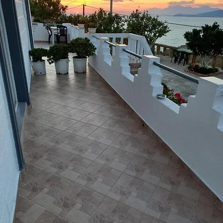Emiljano Seaview *